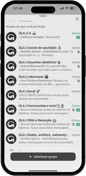 Celular com a lista de grupos da comunidade do GLA no WhatsApp